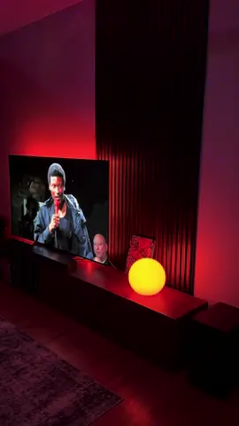 Late night comedy + ambient lighting = the ultimate chill setup. Who’s your go-to for stand-up? . . . #HomeTheaterVibes #RoomGlowUp #LEDLighting #ComfySetup #ManCaveGoals #CozyCorner #NightVibes #MovieNightEveryNight #TechAesthetic #SetupInspo #TikTokRoom #MoodLighting #DreamSetup #InteriorGoals #LateNightLaugh#
