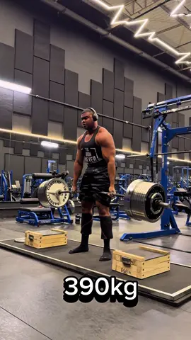 Treino de finalização com 390kg Minha primeira vez com essa evolução rumo aos 400kg💪🤠🇧🇷 . . . #força  #bitelo #powerlifting #treino #academia