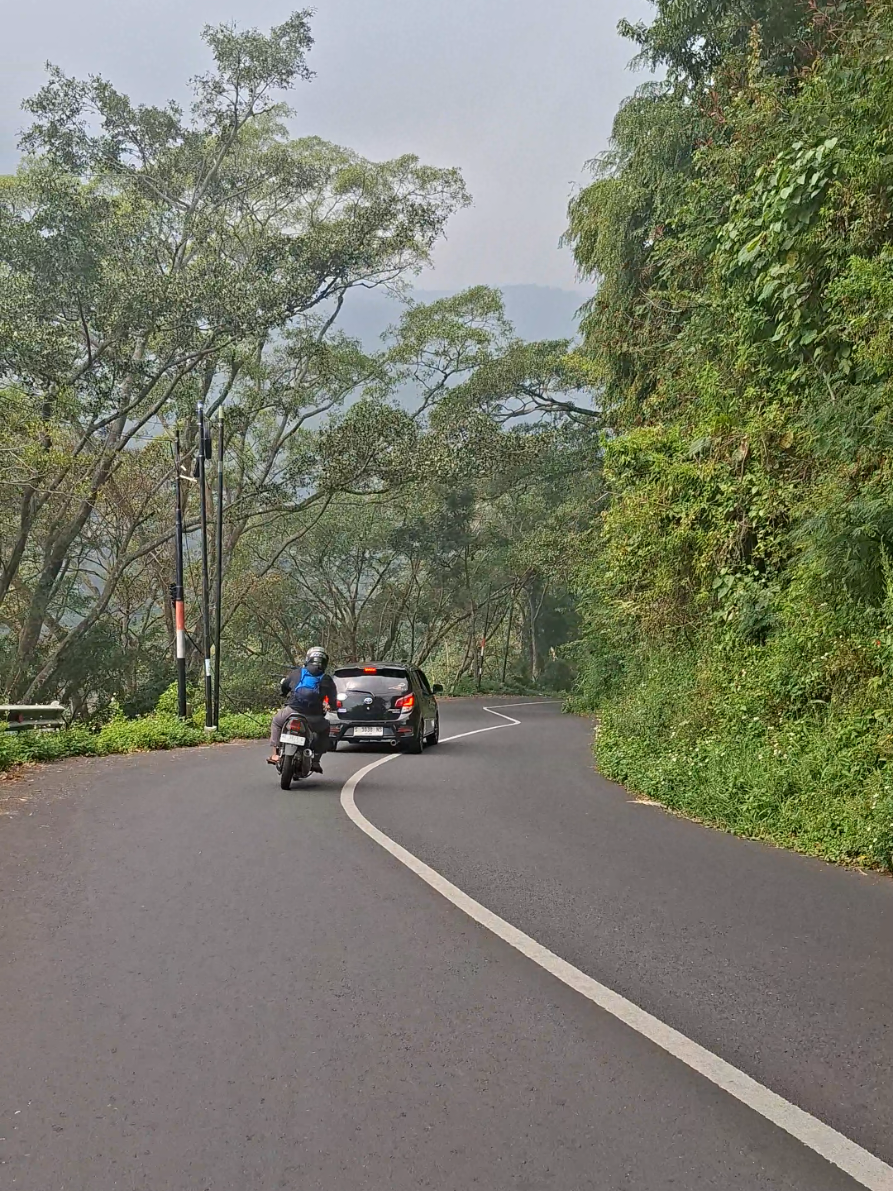 Apa ketua sudah mulai lupa, disana menanti disini menunggu 😀😀 #jalanjalan  #trawas  #beutiful  #storypagi  #viewbukit  #nostagia90  #mojokerto24jam  #fy 