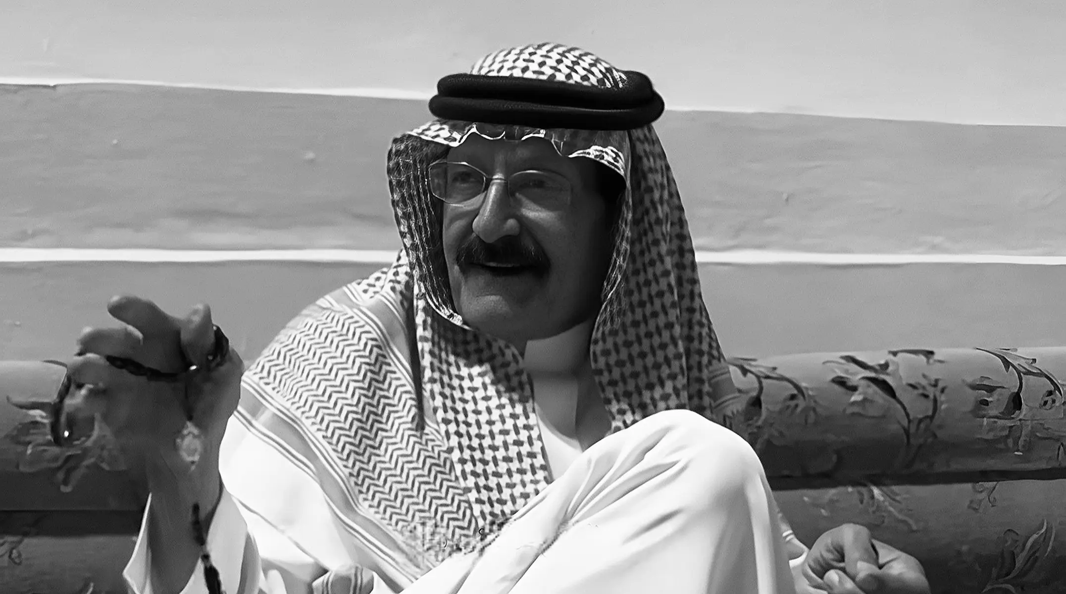 الف يا مرحبا بك والف حيا الله يا هناي ورجاي ونبض وجداني جابك الله وجا معك السعد كله توي اهدا ولذ النوم يهناني يا حبيب يذوب القلب شوق له وغيبته هي سبب بلواي واحزاني عشت عقبه رهين الهم والعلّه بالقريات اشيل الحمل وحداني صدق ما لليالي لو صفت مله من بداية سفرك وهي تحداني يا هلا يسعد الله منك هالطله صار للملح وارضه بك طعم ثاني جيت جيه وبل مزن اليا هله جا وبل العروق بماه واحياني الف يا مرحبا بك والف حيا الله والله اني على عهدك مثل ماني عبدالرزاق الهذيل | #id5l_ 