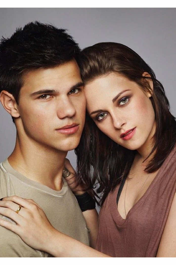Inspired by @𝐘 𝐎 𝐊 𝐀 𝐘 #twilight #jacobblack #taylorlautner #edwardcullen #robertpattinson #bellaswan #kistenstewart #2000s #moggers 