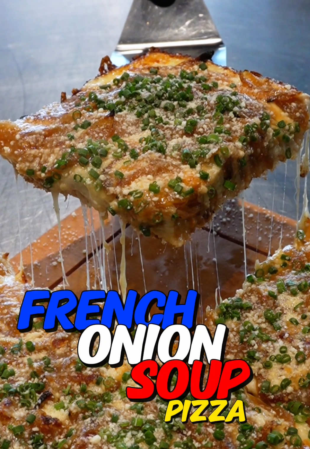 🚨🇫🇷🍕 “WEEKLY SPECIALTY PIE” FRENCH ONION SOUP PIZZA! AVAILABLE IN LUNCH SLICES & WHOLE PIES JULY 31ST TO AUGUST 6TH FRENCH ONION SOUP PIZZA - French onion soup reduction, seeded croutons, caramelized onions, mozzarella, Gruyère, pecorino cheese, chives and served with a dipper of soup • • • • #deathbypizza #deathbypizzadelray #frenchonionsoup #viralreeĺs #instafood #food #foodies #delraybeach