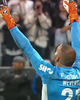 WEVERTON PEGA PÊNALTI BATIDO POR YURI ALBERTO! 🧤💚 #palmeiras #futebol #derby #penalti #weverton #yurialberto #fyp 