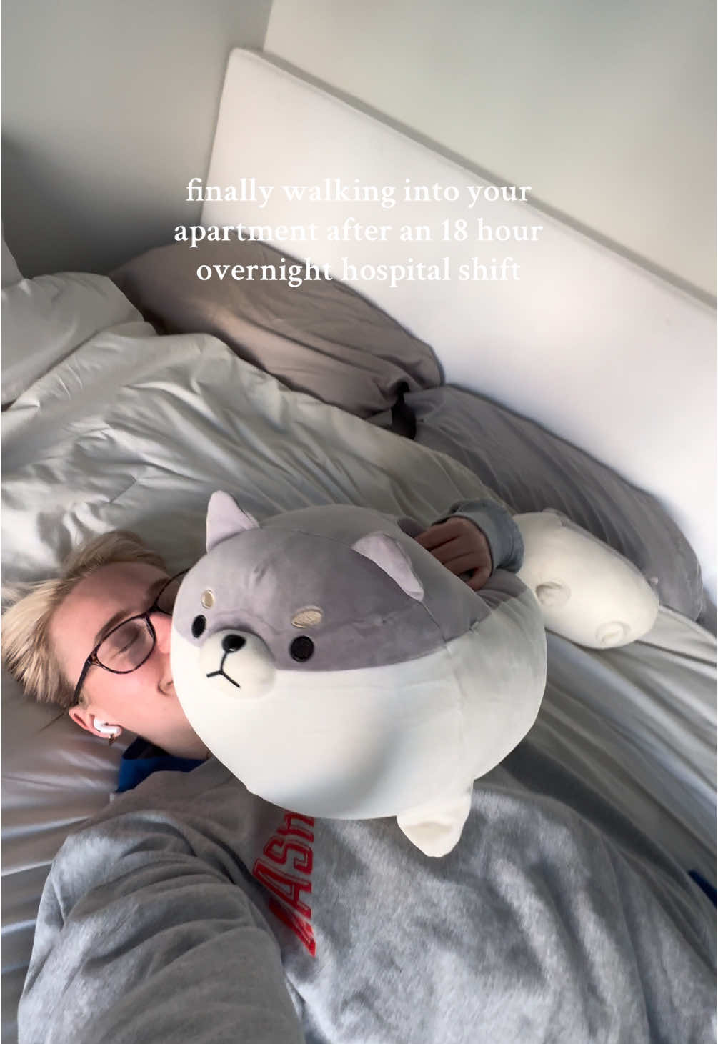 Nothing beats a post night shift nap ☁️ where my night shift workers atttt .  #medicalschool #residency #healthcareworker #nightshift #nursesoftiktok  #womeninmedicine  #medstudent  