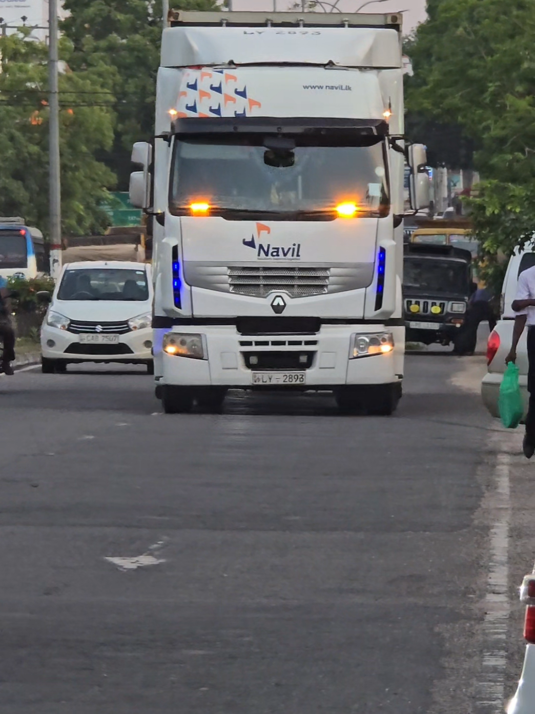 DAF🤍 RENAULT🤍 DAF🧡 #sst #sithara #shehan #thamel  #thamel_brothers #daf #renult #dafpower #renultpower #samsung #s24ultra #primemover #truck #sst_designer #srilanka #lanka #tik_tok_love  #srilanka_tik_tok #tik_tok_official #srilankan_tiktok #srilankanboy #fyp #follow #follow_me #lovly 