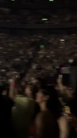 Justin Trudeau watching Katy Perry 🦋💫 #katyperry #lifetimesstour #justintrudeau #katy #fyp 
