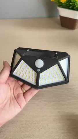 Đèn năng lượng mặt trời 100 LED #Xuhuong #emhuyensansale #dennangluongmattroi #dennangluongmattroigiatot 