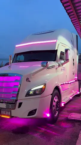 #TCB☘️ #trailerosmexicanos🇲🇽💯😎 #trailersmamalones #traileros_de_la_57 #traileroscachimberos #fypシ゚ #paratii #paratiiiiiiiiiiiiiiiiiiiiiiiiiiiiiii #viralvideos 