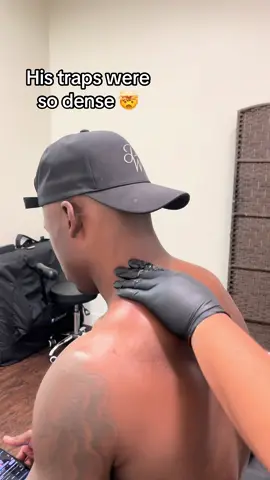 Thickest traps I’ve seen in a while. Definitely took a while just to release them. #massage #massagetherapy #knots #shoulder l