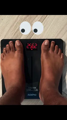 People wondering how much weight ive gained, well here it it🥹.. came here at 230lbs now 256lbs🤷🏾‍♂️🥴 Feet swollen 🦶, ankles swollen…I’m getting bigger by the DAY🤷🏾‍♂️🥹🥴.. HELP‼️‼️. #lafayette