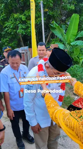 Kegiatan perdana Kelompok Pencapir Reborn di Desa Purwodadi, Kecamatan Tebing Tinggi merupakan langkah konkret dalam memperkuat sektor pertanian, perikanan, dan UMKM daerah. Sebagai wadah kolaborasi berbagai pihak untuk mempercepat terwujudnya ketahanan pangan. Ust. H. Anwar Sadat mengajak generasi muda untuk tidak ragu menekuni dunia pertanian. Banyak anak muda hari ini telah membuktikan bahwa bertani bisa modern, inovatif, dan menjanjikan. Mari kita ubah pola pikir, karena bertani bukan hanya soal cangkul dan lumpur, tapi tentang masa depan bangsa. Mari bersama kita reborn-kan semangat swasembada dan kedaulatan pangan demi Tanjab Barat yang Berkah dan Madani.