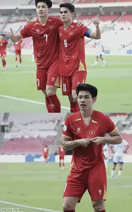 Tôi nhìn anh,anh đỏ mặt!🤣@Khuat Van Khang 