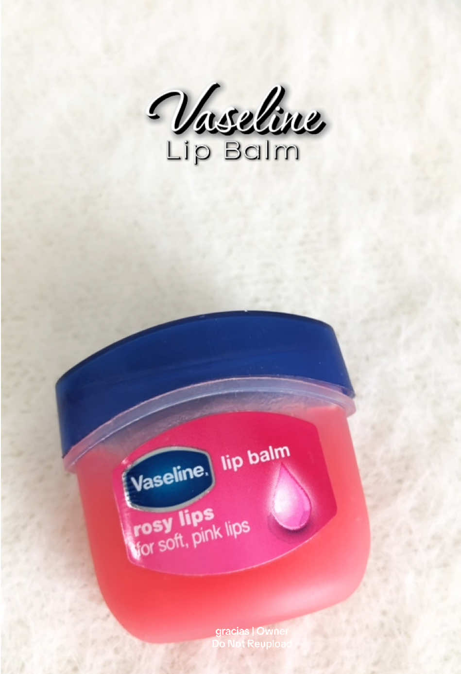 Say goodbye to dry, chapped lips and hello to all-day hydration! Vaseline lip balm seals in moisture, leaving your lips soft, smooth & kiss-ready!💋✨ Grab yours now!🛒⬇️ #vaseline #vaselinelipbalm #lipbalm #vaselinelipcare #vaselinerosylips #lipcare #liptherapy 