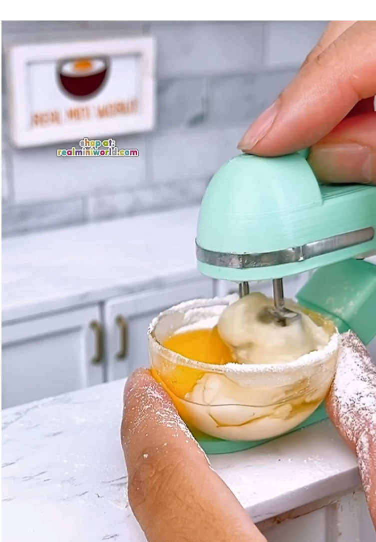 Do you think i am getting better in my cake decorating skill? 🥰 you can get tiny cake decorating kit such as tiny rotating cake table, tiny cream noozles, miniature cake frosting spatula and more at realminiworld.com 🥳 #miniature #tinyfood #minicooking #miniaturekitchen #asmr #tiny 