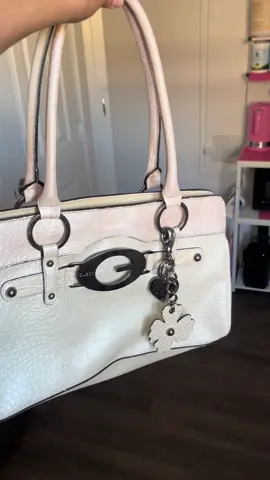 Time to wash my thrift stores, yard sales, even Mexico bag finds jeje 😅👜This is just one of many… had to start somewhere lol. Washed this $1 Guess bag using that TikTok girl’s method I forgot her @😭  She came out so cute! ✨ Okay bye, I’ve got more to clean 😭 #ThriftedBags #YardSaleFinds #BagCleaning #GuessBag #BeforeAndAfter #ThriftGirlies #TikTokBagCleaning #SatisfyingClean #ThriftTransformation #AestheticClean #BagRestoration #LatinaThrifting #BudgetFinds