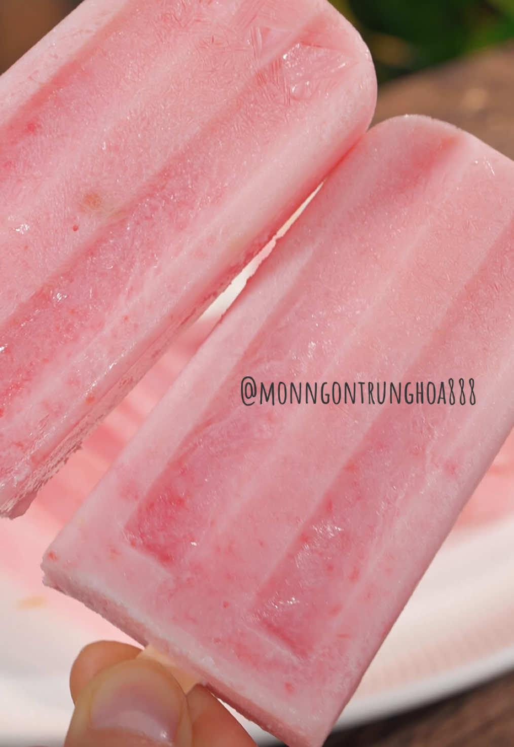 Mọi người xem này, đây là cách ăn dưa hấu siêu hot gần đây trên mạng! Một phần ở tiệm bánh bán 30k, tự làm vừa không chất phụ gia lại chỉ tốn 5k, mát lạnh sảng khoái, ba cô con gái nhà tôi tranh nhau ăn ~   #ngon  #amthuctrungquoc #ẩmthựctrungquốc #ẩm_thực_trung_quốc #ẩmthựctrunghoa #móntrungquốc #ẩmthựctạinhà #mónngontrungquốc #mónngonmỗingày #mónngonmổingày #monngontrungquoc #monngontrunghoa #amthuc #monngon #anthuctiktok #monngontiktok #monngonvietnam #amthucvietnam #amthuctuxuyen #doan #đồăn #đồănngon #mónngon #mónngontạinhà #mónngontrungquoc #nhàhàng #giavị #họcnấuăn #họcnấuăntheotiktok #họcnấuănngonmõingày #họcnấuănthôi #nấuăn #đầubếp #ăn #ngon #súp #nhàhàng #ăn #uống#đầubếp #nấuănởnhà #thuốcbổ #bổ #sắcđẹp #khỏemạnh #khỏe #nấm #súpnấm #ănkiêng #đồănngon #ngườibán #vitamin #làmtrắng #muasắm #mua #bữatối #bữatrưavuivẻ #nấuăn #họcnấuăntheotiktok #họcnấuăn #chợ #nộitrợ #dinhdưỡng #nghiệnmuasắm #sànhăn #ẩmthực #thíchănuống #thíchăn #ngườihoa #thựcphẩm #giavị #thựcphẩm #sứckhỏe #khỏe #tốt #đẹp #nhàăn #anvat #anvattrungquoc #họcnấuăn #họcnấuăntheotiktok #họcnấuănngonmõingày #họcnấuănthôi #nấuăn #đầubếp #ăn#súp #nhàhàng#uống#đầubếp #nấuănởnhà #thuốcbổ #bổ #sắcđẹp #khỏemạnh #khỏe #ănkiêng #đồănngon #ngườibán #làmtrắng #muasắm #mua #bữatối #bữatrưavuivẻ #nấuăn#nộitrợ#muataitiktok #muataitiktokshop #muasamcungtiktok #muasamtaitiktokshop #muasamonilne #nghiệnmuasắms #muasắmcùngtiktokshop #muối #tiêu#mónngonmỗingày #nauancungtiktok #LearnOnTikTok#monngon#nauan#mónngon#tapnaumonngon #monngon #amthuc #anngon #