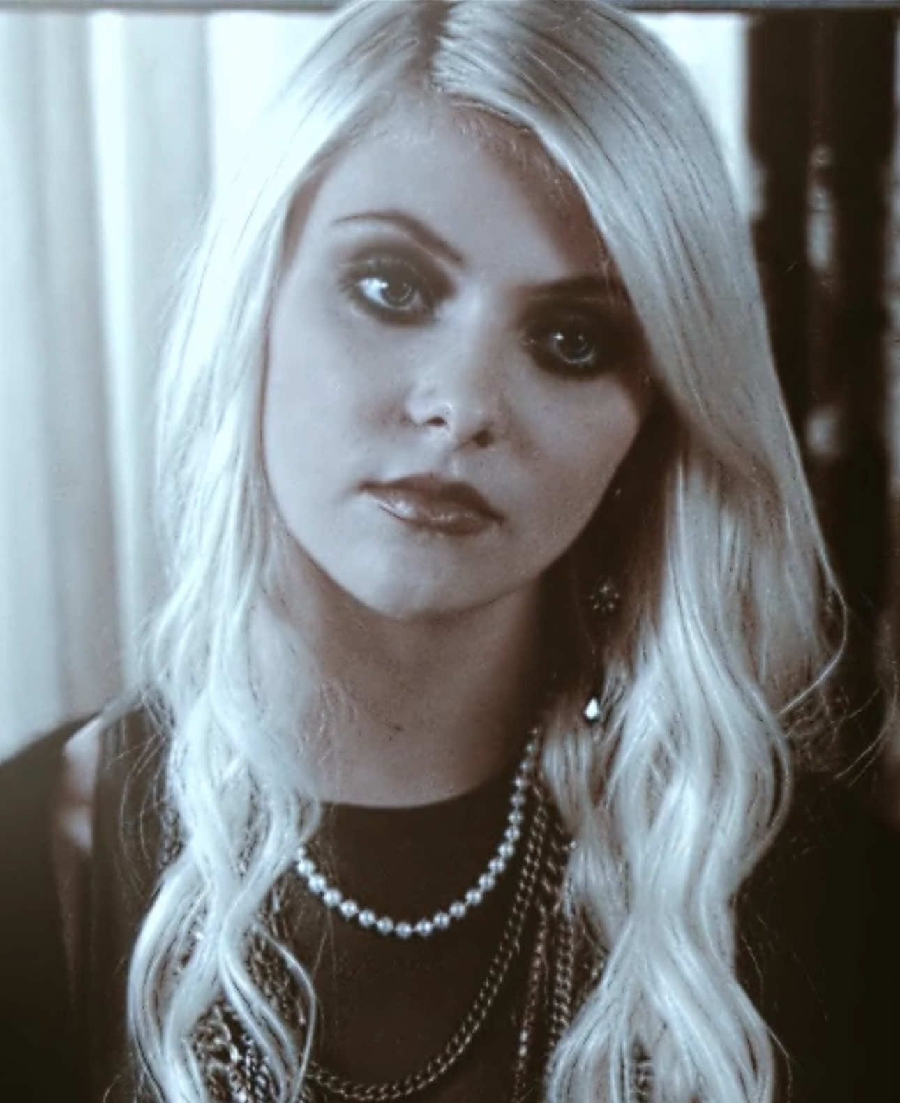 My girl Jenny is entering the Multiverse and she is ending Chuck & Blair in each one | #jennyhumphrey #jennyhumphreyedit #gossipgirledit #gossipgirl #untildawn #fyp #tayyvffx 