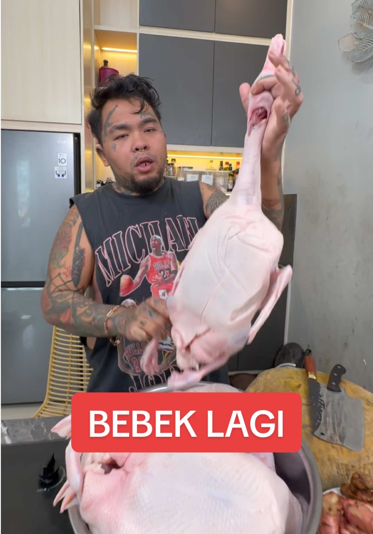 BEBEK GORENG yang gurih syahdu lembut dan kress  apalagi di padukan dengan SAMBAL BUMBU HITAM RESEP KING ABDI 