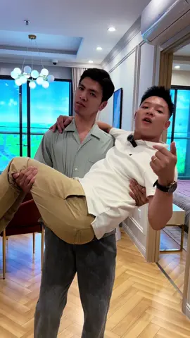 Đến lượt mình đập cửa cái thì bị ông anh bế luôn, bắt giới thiệu chung cư 1N+ tại Masteri Trinity Square Ocean Park 2 quý vị ạ #dungnhaban #masteritrinitysquare #fyp #bds #videohaihuoc 