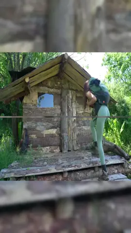 The girl lives and makes herself comfortable in the hut #3 #bushcraft #build #camp #camping #survival #shelter #wildlife #Outdoors #outdoor #viral #fyp