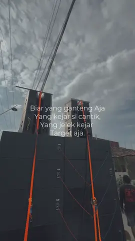 Biar yang ganteng aja yang kejar si cantikk… templet 1 vidio estetik #ceksound #pasleb #onemini #CapCut 