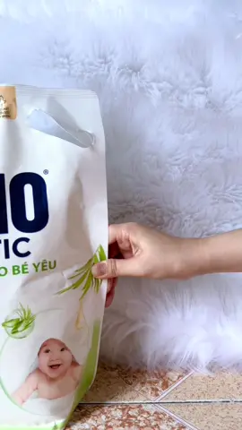 Quần áo bé sạch thơm, da nhạy cảm cũng yên tâm nhờ OmoMatic nè mấy mẹ ơi! 👶🧺 #trending #xuhuong #nuocgiat #omo #omomatic #nuocgiatchobe 