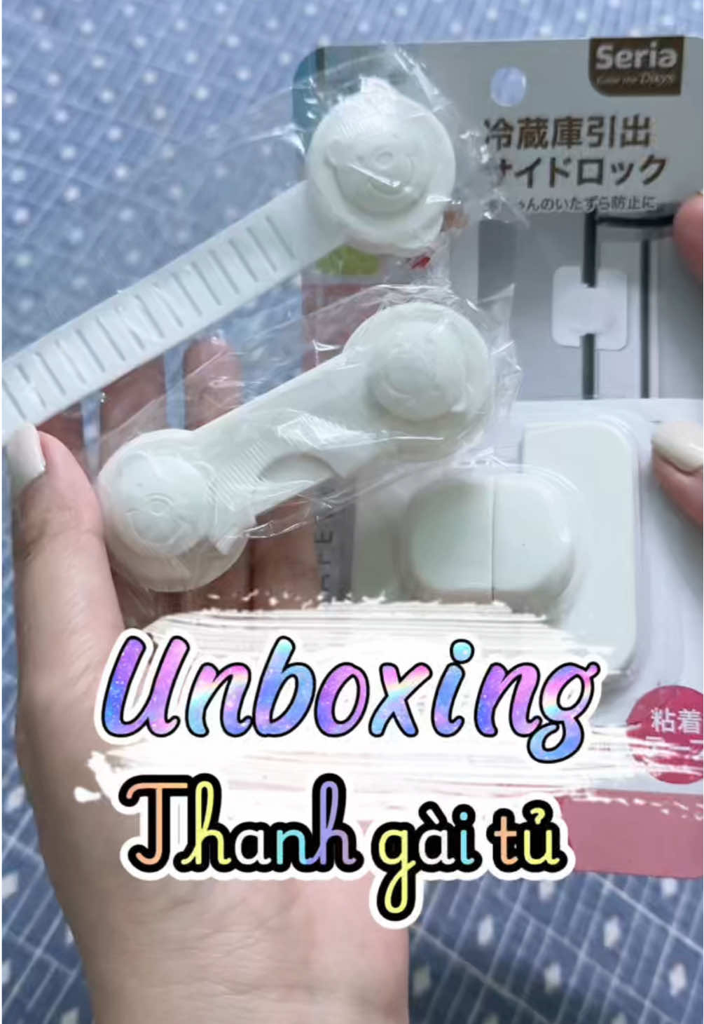 Khoá chốt cài tủ lạnh, tủ đồ , ngăn kéo an toàn cho bé 🥰 Rẻ-chắc chắn. Các Mom tham khảo nhé 💕#MẹSunnynè #thanhgaituitienloi #chốtkhóacửa #mebimsuachamcon #tiepthilienket 