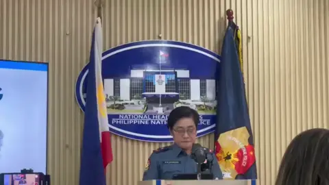 Wala raw na-extract na DNA profile sa mga butong nakuha sa Taal Lake, ayon sa PNP. Tatlong DNA profile naman ang na-extract sa mga buto na nakuha sa sementeryo sa Batangas. | via Mark Makalalad, DZBB/GMA Integrated News