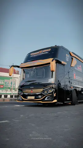 everyone's tastes are different..... #speedjack #phoenix #bcochbus #buspariwisata #scaniabusindonesia #scaniak410ib_tronton #ngapakbanyumas 