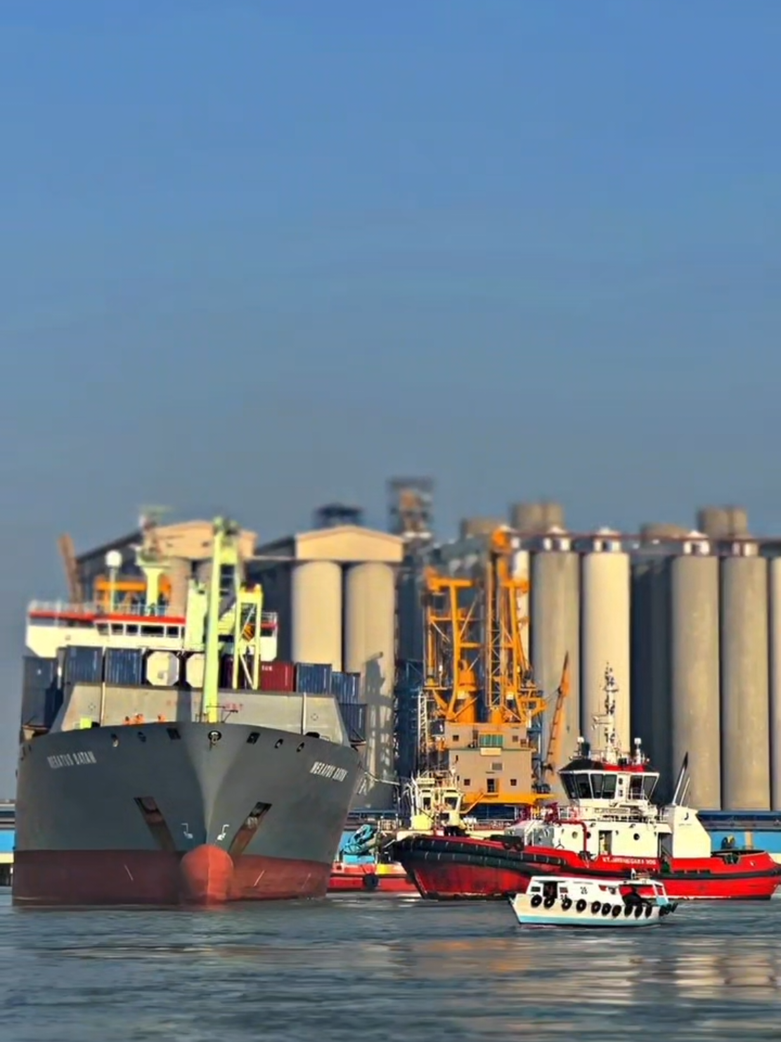 #pelautindonesia #xzybcaシ #fypage #tanjungperaksurabaya #jayanegara306 #pelindomarineservice 