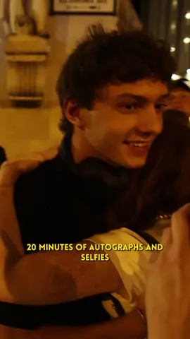 Andrea Kimi Antonelli greeted the hundreds of fans waiting outside the Al Habtoor Palace in Budapest, which is one of the best places to come and see your favourite F1 drivers. Every year, hundreds of eager fans await the arrivals and departures of the F1 drivers from their hotels in Budapest, with many of this year's rookies no doubt investing a good chunk of their time to interact with the fans who are waiting patiently outside. #f1 #formula1 #f1content #f1news #hungariangp