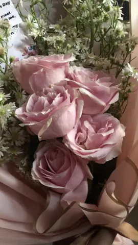 got a flower on girlfriend day. thank you so much bebe. I love you @Raa’s 