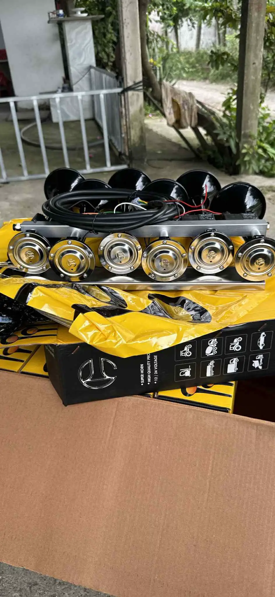 - bsr role điện hàng chính hãng 8đ5/1bộ Âm thanh khỏi phải bàn rồi nha ae🥰 - hộp nhạc id 2đ5/1hộp Nhạc cập nhật liên tục nhạc hot nhất, tự thêm nhạc tự xoá nhạc được sử dụng app android 🥰 Ae chơi ib hoặc sdt trên trang e🥰🥰🥰 #basuri #basuriroleđiện #xetai #trend #xuhuongtiktok #bas