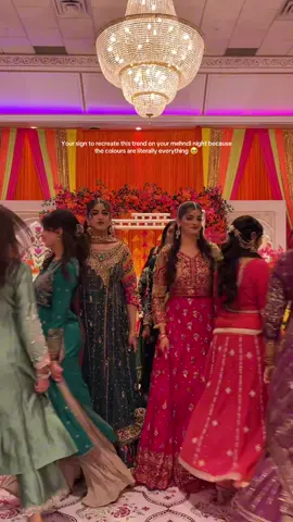 This one’s for the girls 💅🏼💕💓 #pakistaniwedding #pakistanibride #desicouple #desiwedding #shalima #shaadiseason #weddingcontentcreator #contentcreator #mehndidance #mehndi 