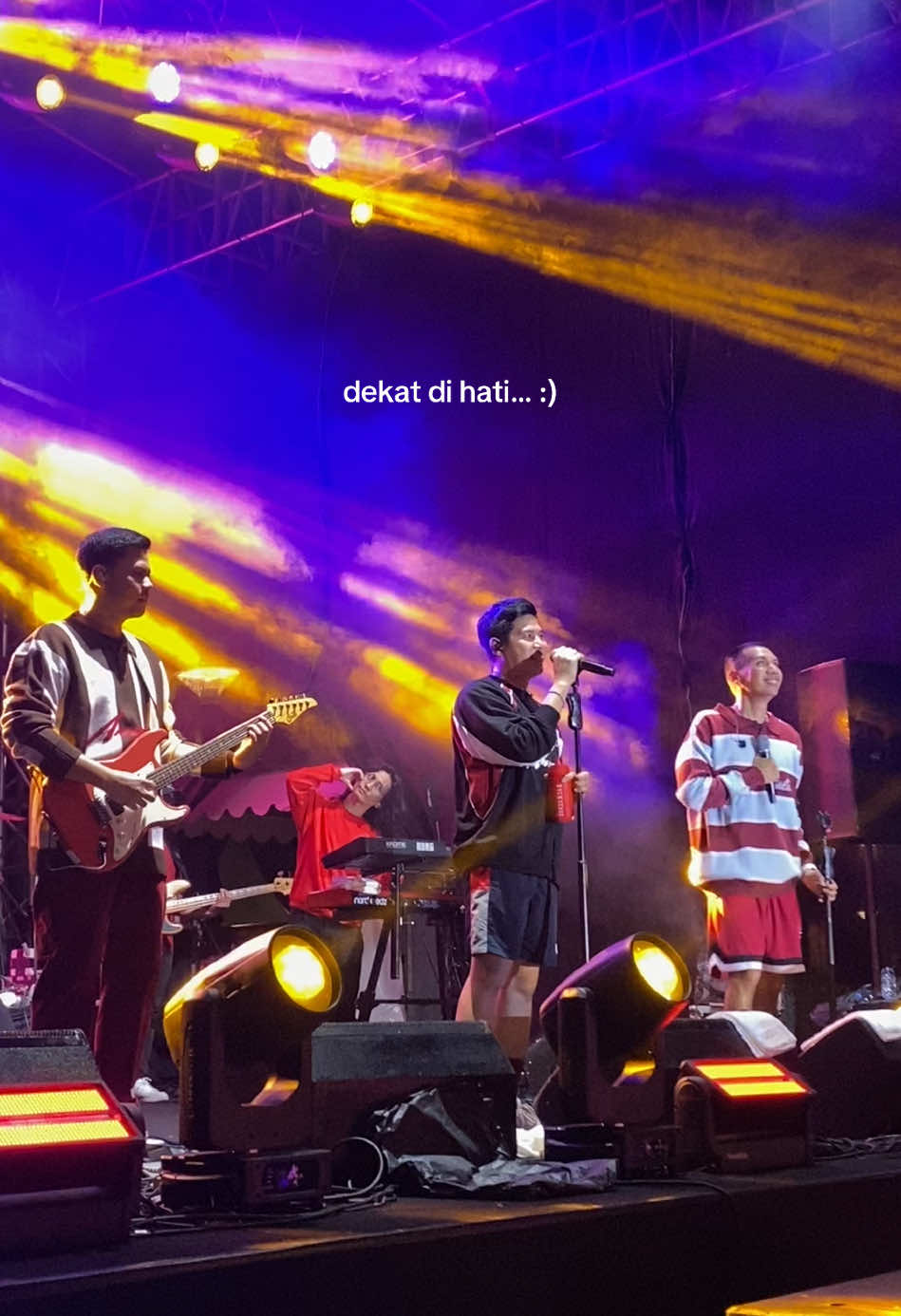 since you’re apart, you will only rely on trust and communication to keep the connection strong. just let yourself miss him—you're just collecting hugs for later :) p.s: can’t wait to meet u agaaiin and agaaiiinnnn..!!  @RANforyourlife  #dekatdihati #ran #foryou #foryourpage #fyp 