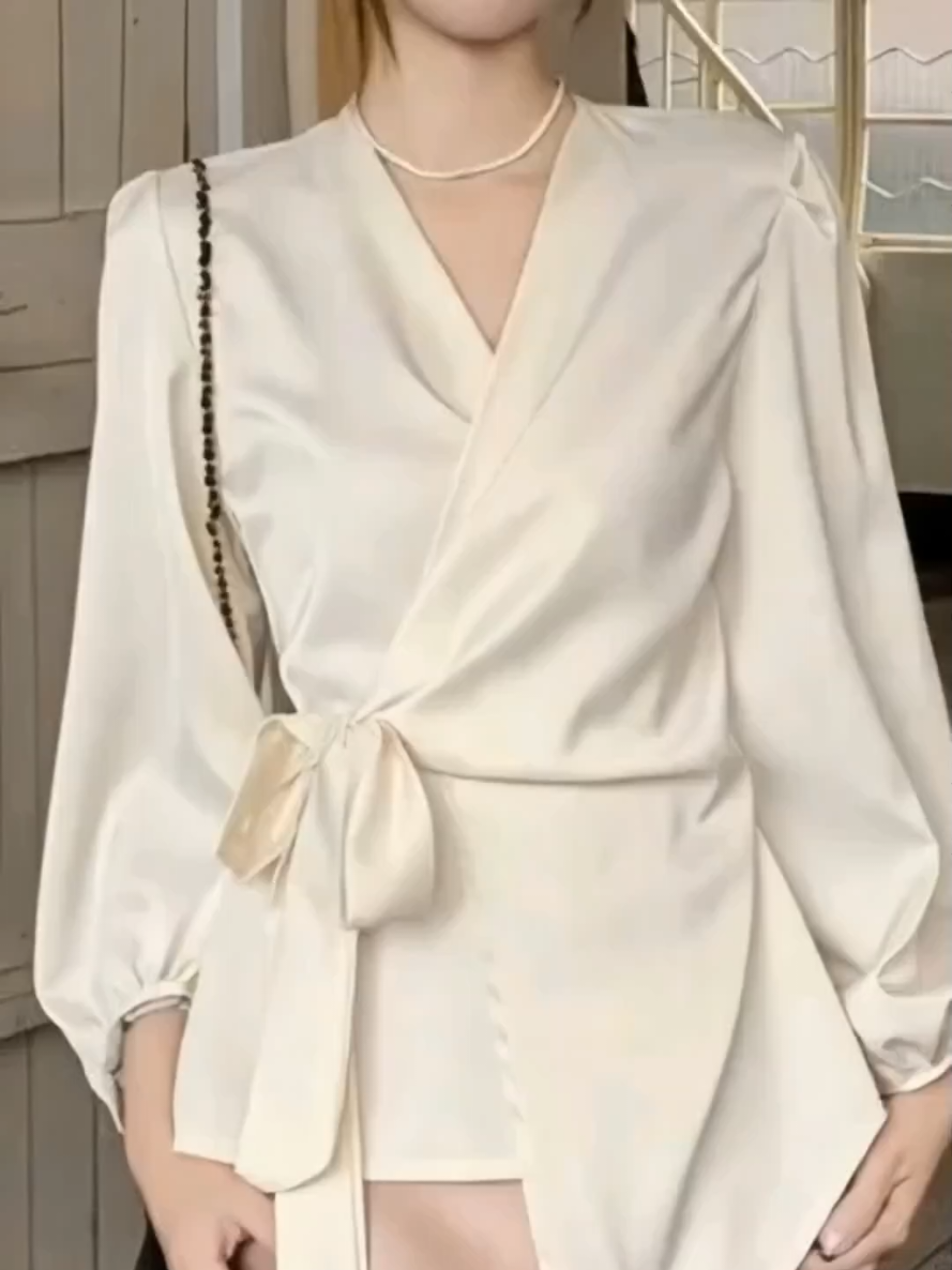 เสื้อเชิ้ตผ้าซาตินคอวี แฟชั่น  #เสื้อเชิ้ต #เสื้อผ้าแฟชั่น #เสื้อแขนยาว #tiktoklooks #TikTokFashion 