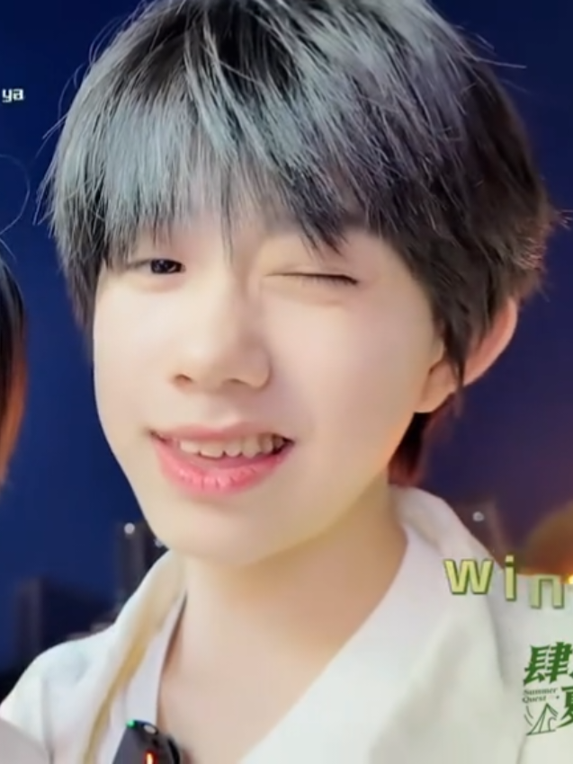trick or treat baby ya lại còn wink:) hahahhh                                                                                                  #trandichhang #chenyiheng #陈奕恒  #takyham #zuoqihan #左奇函 