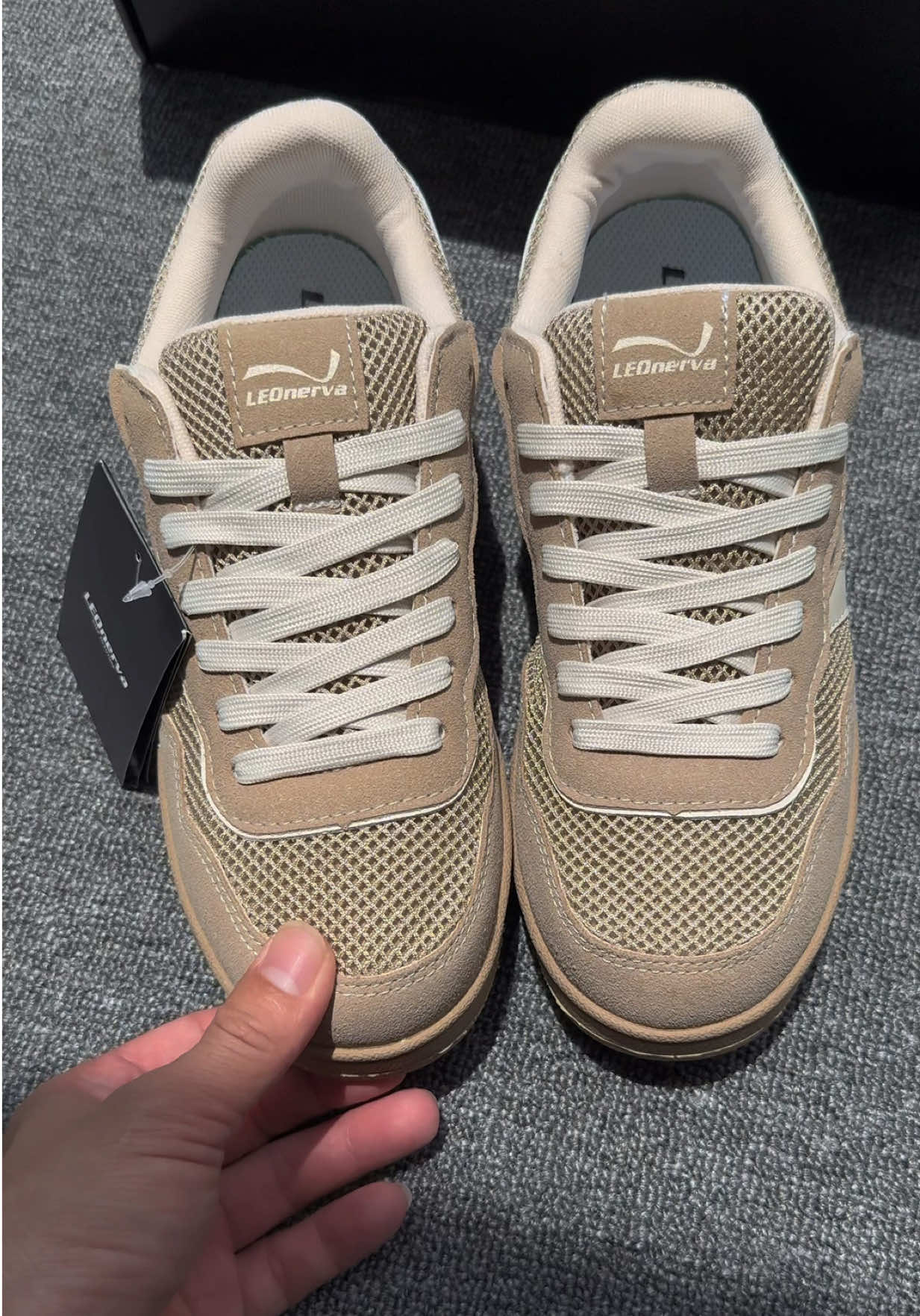 Đã về full size nha ae màu nâu đi cho sạch nek,giày đi nhẹ và êm chân lắm nha#giaysneaker #giaythethao #giaynam #giaynu #leonerva #giaydihoc #leosneaker47 