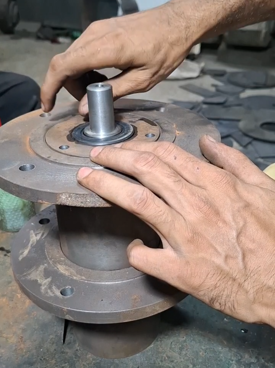 making shaft of blower on lathe machine #mechanical #engineering #lathe #shorts #DIY #project #iron #threads #tools 