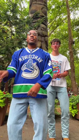 Seattle w it🚶🏾‍♂️@reidloewen #viral #dance #friends #Summer #phantomx 