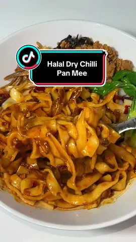 Dry Chilli Pan Mee, rasa teringin nak makan terus buat sendiri je kat rumah. Puas hati dapat makan banyak 😋 Harini I guna pan mee dari @yoynaturafoods_my ✔️Dijamin HALAL ✔️Tekstur kenyal tidak mudah putus Jangan lupa dapatkan di 👇🏻 Shopee : Yoy Natura Foods Official Store Lazada : Harmony Lotus Foods Tiktok Shop : @Yoy Natura Malaysia  Official Website : www.naturafood2u.com SELAMAT MENCUBA!  #YoyNatura #ChilliPanMee #HalalNoodles #ChilliPanMeeRecipes 