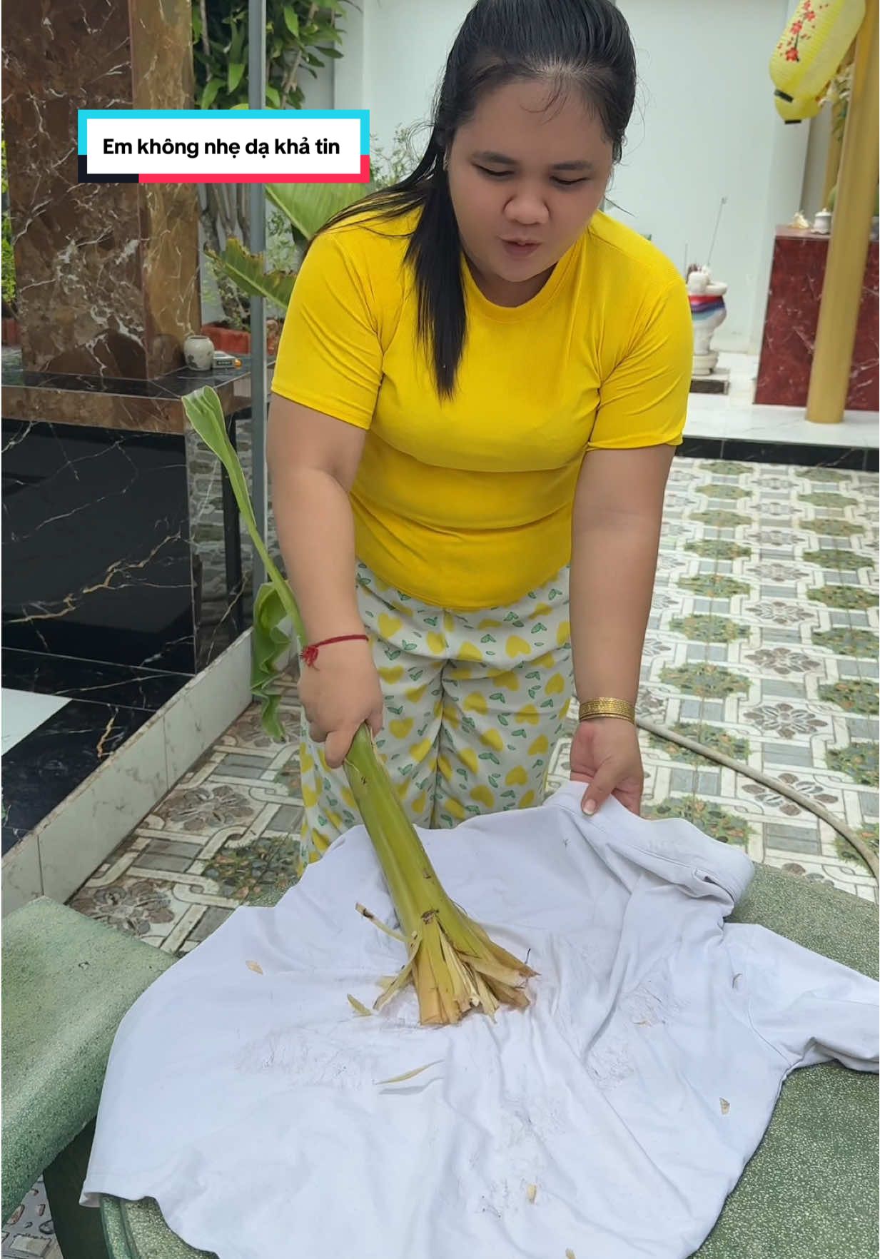Em thấy mấy chị review tung hô quá em không có nhẹ dạ khả tin mua về thử ra em mới tin #thuyyenmechery #mebimreview #taythamkim #tayovangquanao #taymuchuoi #bottayliby 