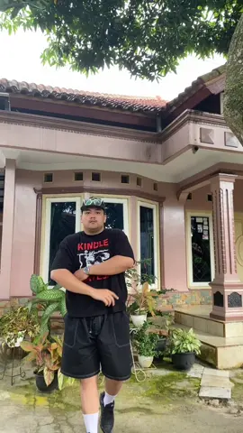 cakep semuaa #outfitfortoday #outfitidea #outiftsimple #shortpants #boxytshirt #boxyfit 