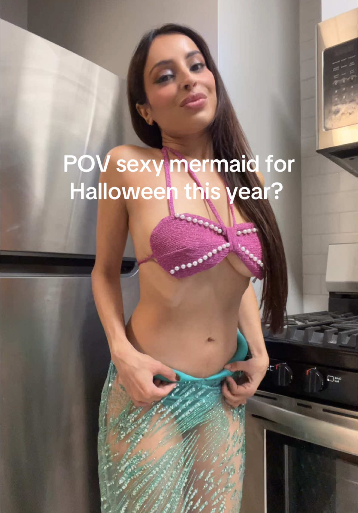 loveee being a skinny queen 👸🏻 #mermaid #halloween #halloweeninspo #halloweenideas #petite #petitemodel 