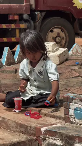 ឃើញហើយស្រក់ទឹកភ្នែក🥹 ជីវភាពរស់នៅរបស់កុមារនៅជំរុំភាសសឹក