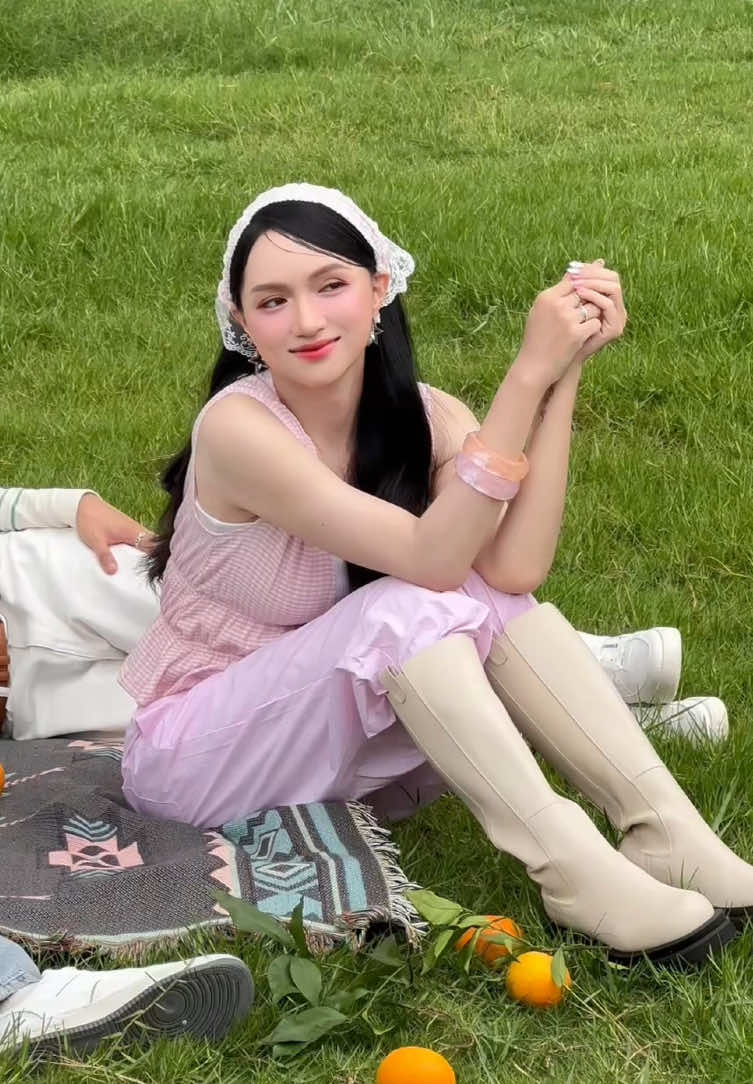 Làm nàng thơ đâu có khó, chỉ cần một chút nắng và… Hương Giang 🌼 Liên hệ hợp tác tài trợ và quảng cáo: hangxommoiofficial@gmail.com #helloneighbors #hangxommoi #helloneighborshangxommoi