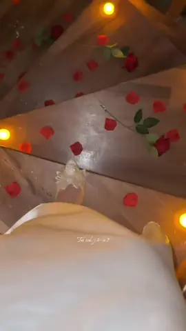 وهيك بكون احتفلت بعيد زواجي😫🥺💍🤍#ذكرى_زواجنا #سنة_من_الحب #زينة_عيد_زواجي #زينة#ورد#عورق_الورد_رسمت_الوعد🧸🖤 #الجودي #عبد_الرحمن #خدنا_بعض_عن_حب #عيد_زواج #CapCut 