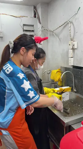 Cua hấp là e lấy cua sống và e làm ngộp cua ạ #phuongoanhdaily #oanhcua #cuakhongday 