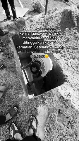 perpisahan yang paling menyakitkan adalah berpisah kerana kematian, sekuat apapun kamu merindukanya ia tidak akan pernah kembali , al fatihah sahabat tunggu kami disana🙃❤️ 