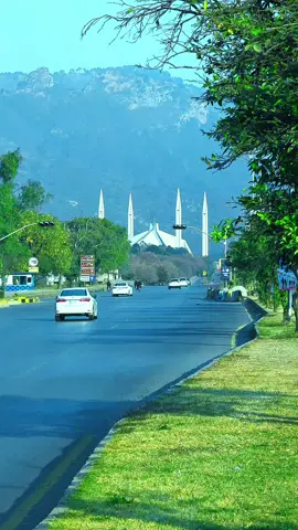 Islamabad Morning With Beautiful View ❤️ . . . . . . . arjit sing , Batoon ko Teri Ham Bhula na saky , Islamabad roads , Faisal Masjid,  . . . . . #viralvideo #fyp #foryou #islamabadbeautyy0 #trending #ghoomopakistan #Islamabad 